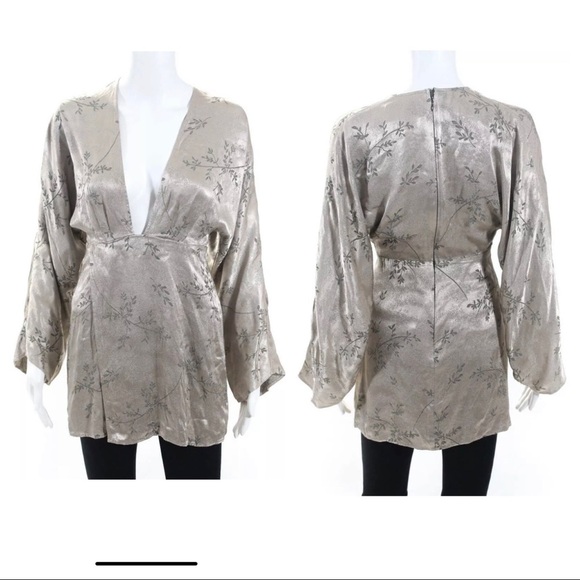 Reformation Deep V-Neck Flared Arm Top - Picture 1 of 6